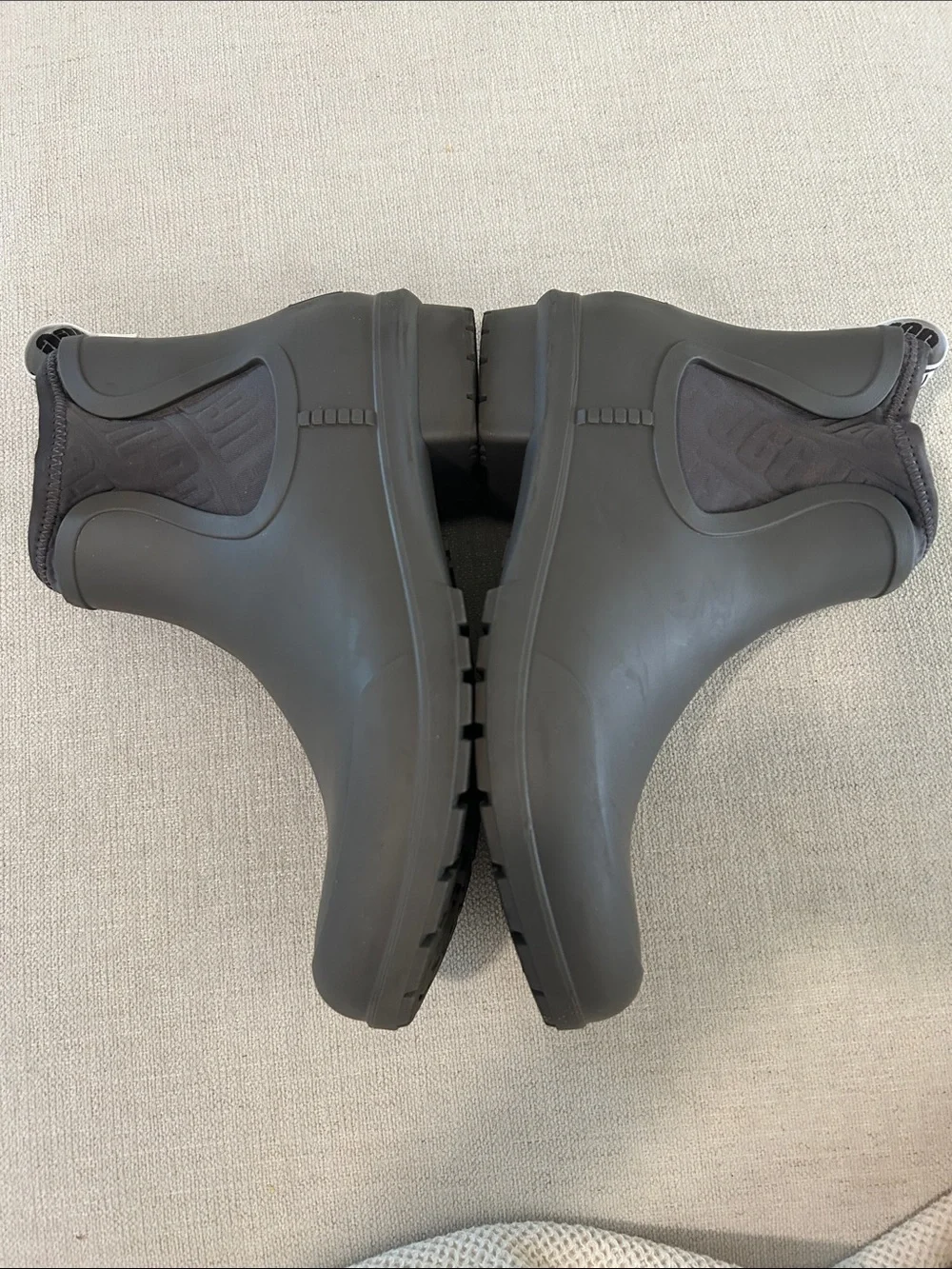 UGG Women's Chevonne Ankle Boot, Grey, size 8, Like New